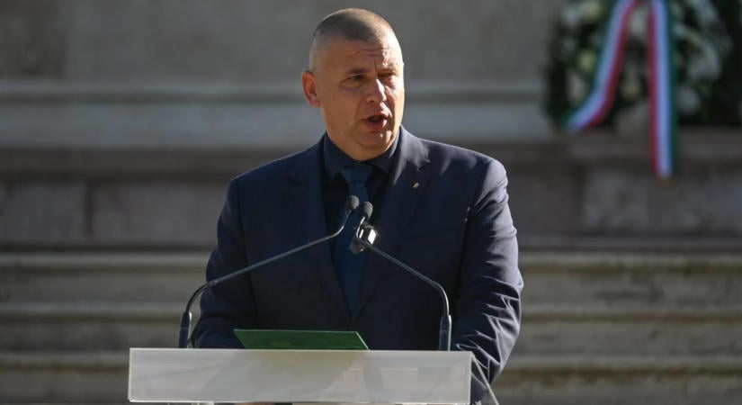 Ruszin-Szendi Romulusz honvédelmi miniszter a Fiumei úti sírkertben emlékezett meg az aradi vértanúkról