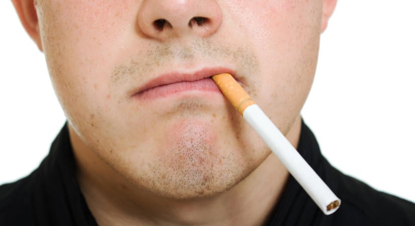A dohányosok miatt áll a bál a munkahelyeken: akár egy órát is elvihet naponta a cigarettaszünet