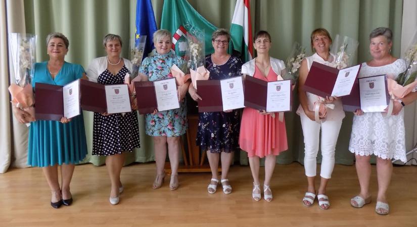 A zirciek egészségéért dolgozó nővérek, asszisztensek kaptak elismerést