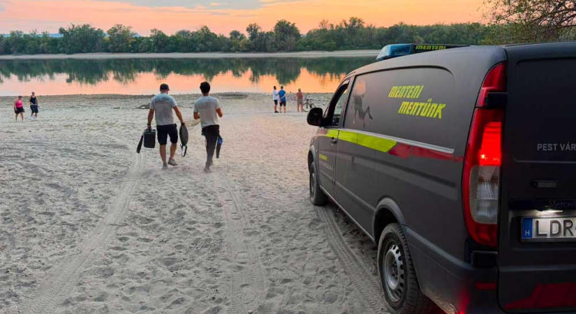 Órákig keresték a búvárok a vízben eltűnt dunakeszi férfit, aki otthonából hívta barátait, hogy jól van