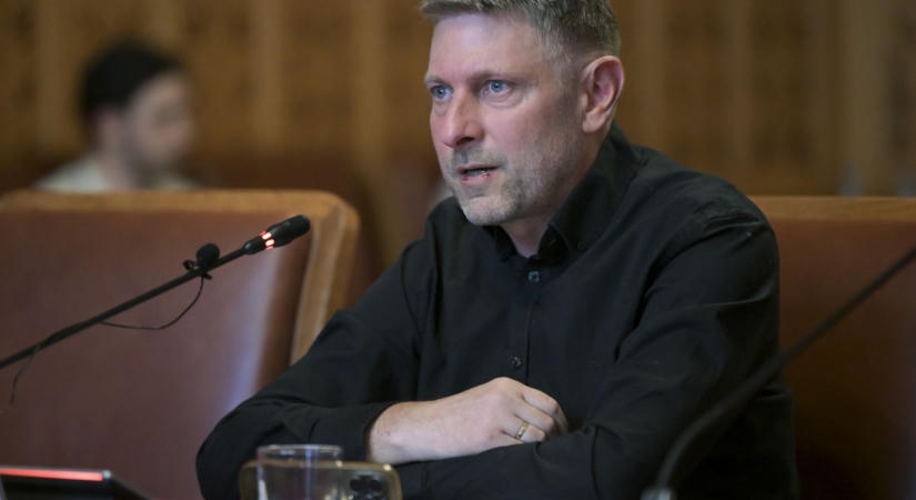 Náci karlendítés miatt volt őrizetben a Mi Hazánk jelöltje a közmédiát felügyelő testületbe