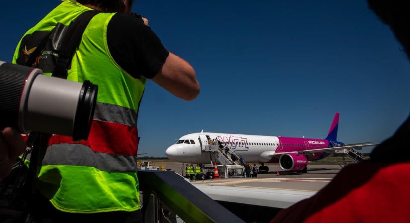 A levegőben ájult el a Wizz Air pilótája, a légiutaskísérő vette át a gép irányítását