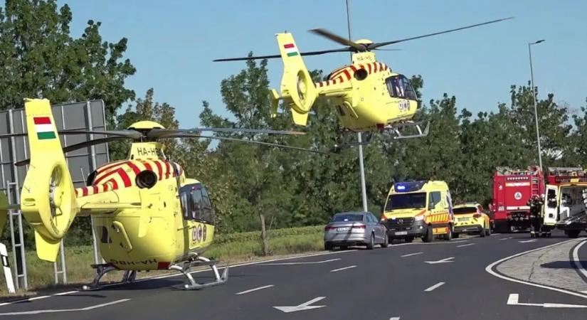 Halálos frontális karambol volt Sárvárnál, három mentőhelikoptert is riasztottak