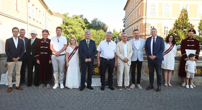 Megújult emlékkövek őrzik Eger Borászok Borásza díjasainak nevét