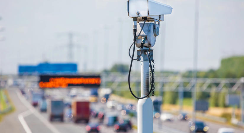 Hollandia kamerákkal figyelné az utakat: hamarosan szinte minden szabálytalanságra jut egy szem