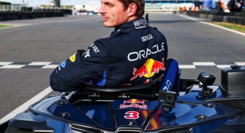 Verstappen 35 perc alatt megelőzte a 100 gokartost