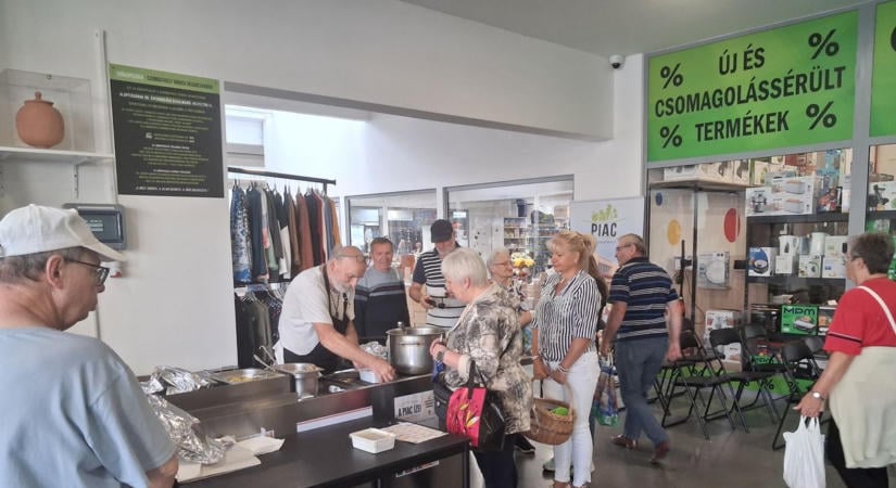 Nyitott Piacok Napja: zongoraszó mellé rántott csirkemell