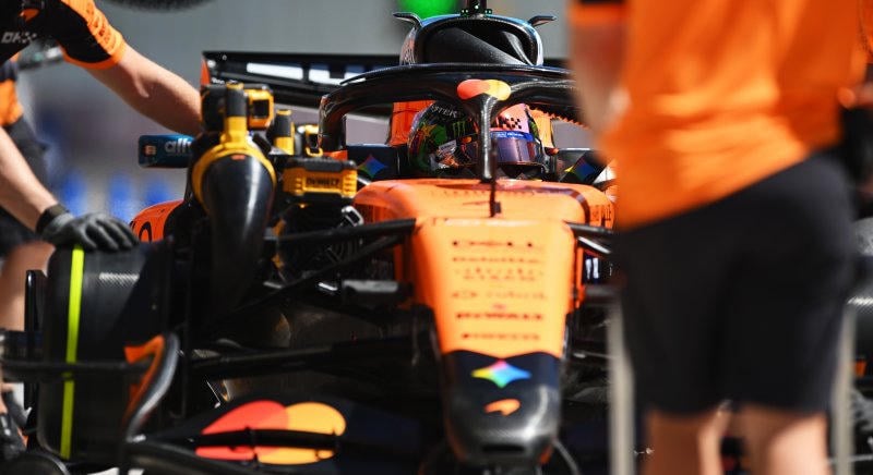 Új identitásdizájnt villantott a McLaren – videó