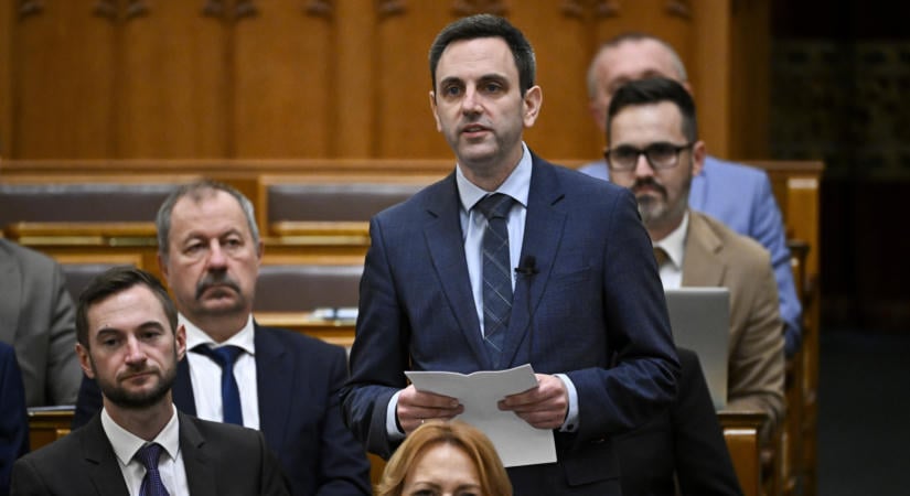 Elhalasztják az ügynökakták nyilvánosságra hozatalát