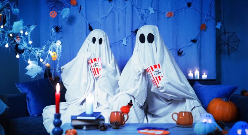 Tengeri szörnyektől a kísértetjárta kastélyokig: 4 sorozat és 2 film a tökéletes halloweeni estéhez