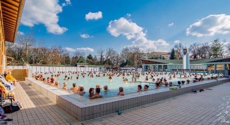 Csobbanj és bulizz! Jön a XXXI. Harkányi Fürdőfesztivál