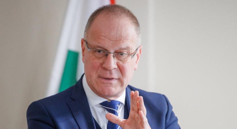 Navracsicst rendesen elküldték a Tiszába