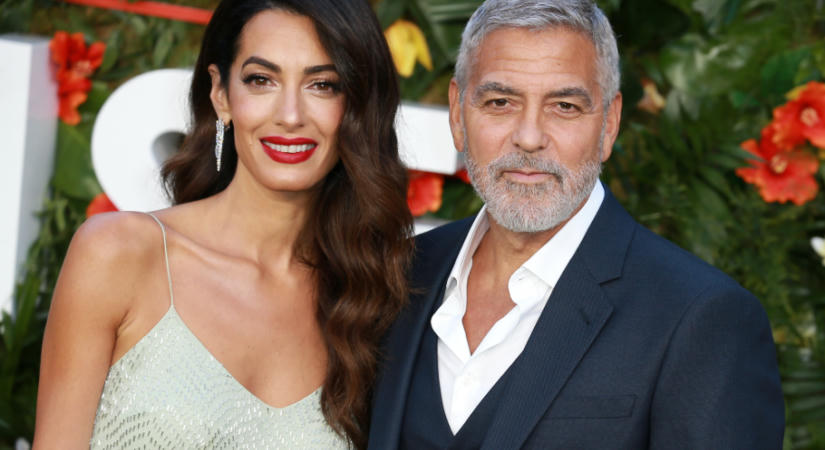 Amal Clooney különleges táskáját akarja most mindenki, ez a nyár kedvence