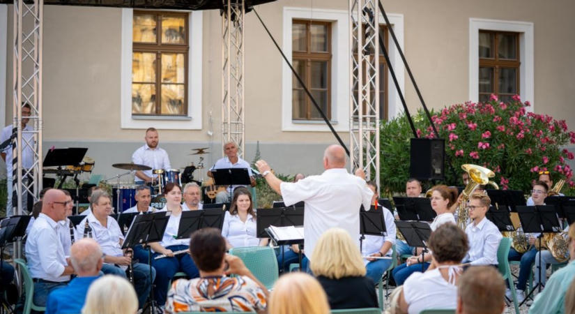 Ingyenes koncert, isteni dödölle, hőlégballonverseny várja: itt vannak a legjobb programok