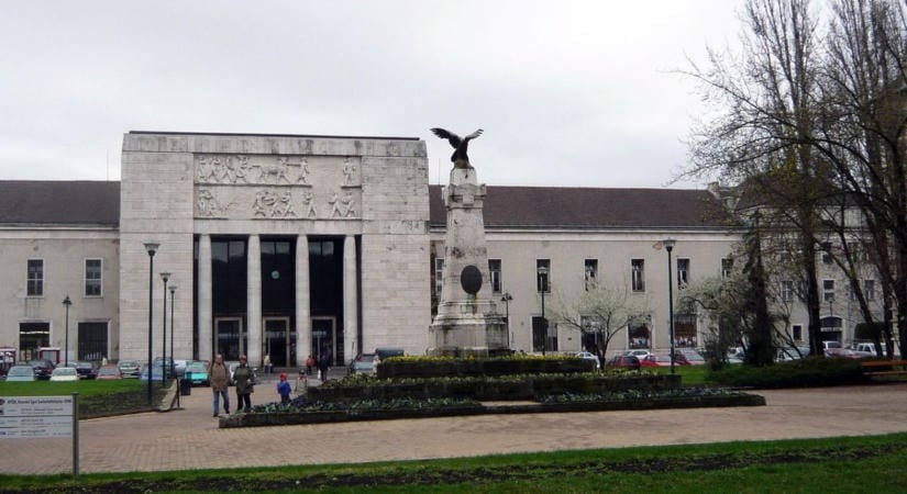 Végre vádat emeltek több, győri vasútállomáson történt támadás ügyében