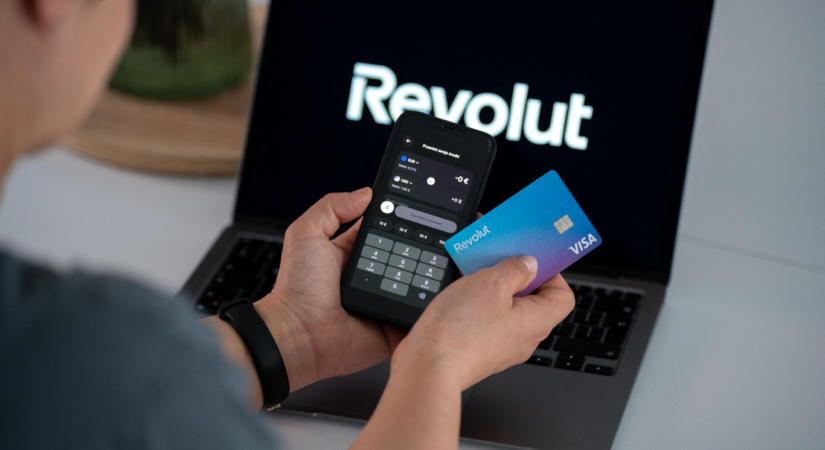 A Revolut újraírta a feltételeket: decembertől szünetelheti a devizaváltás