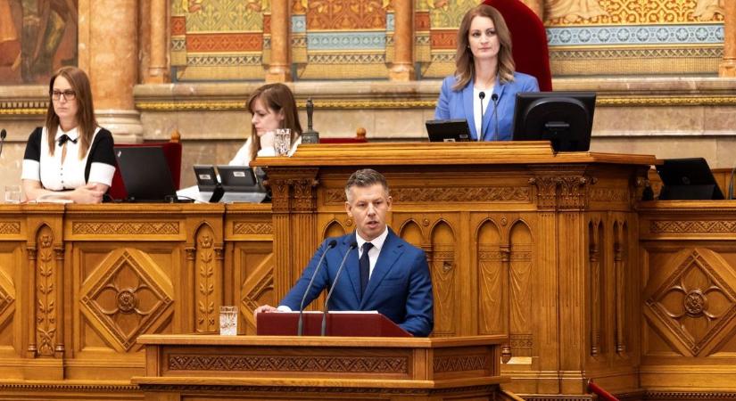 Hivatalossá vált az Alaptörvény módosítása – megjelent a teljes, egységes szöveg a Magyar Közlönyben