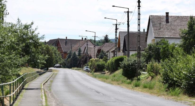 Ez ám a jószomszédi iszony: Combon rúgta, majd egy kukát is hozzávágott haragosához a hajdú-bihari férfi