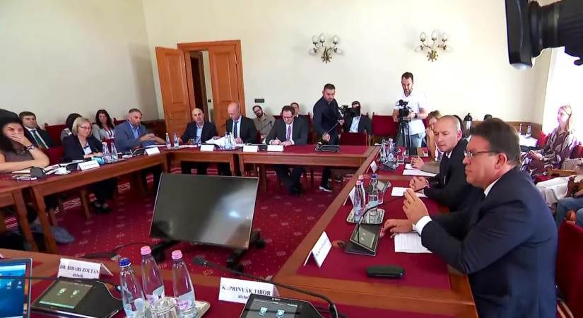 Kiemelt ügyeket is tárgyalnak ma a parlament szakbizottságai