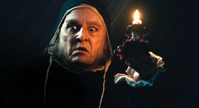 Johnny Depp karácsonyi rémálomba kerül az Ebenezer új, magyar szinkronos előzetesében