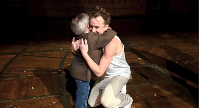 Tom Felton majdnem elsírta magát Warwick Davis miatt a színpadon, Draco Malfoy és Flitwick professzor újra találkozott