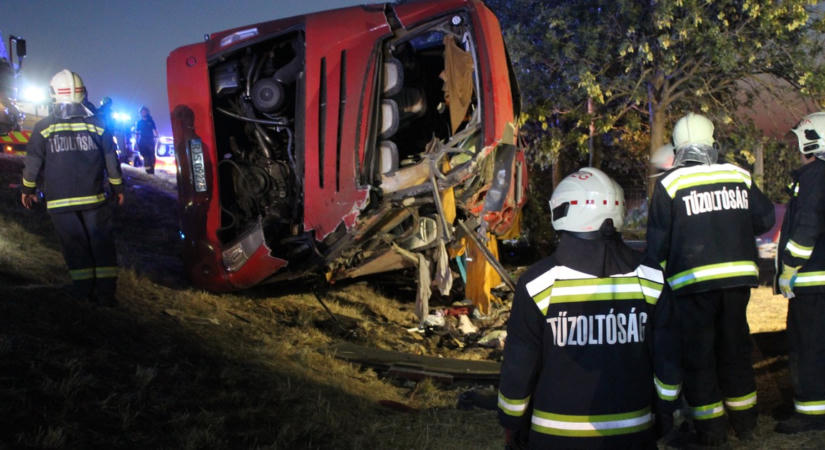 M3-as baleset: borzalmas fájdalomról beszélt a kórházlelkész - Férje szeme láttára halt meg a horrorbusz utasa