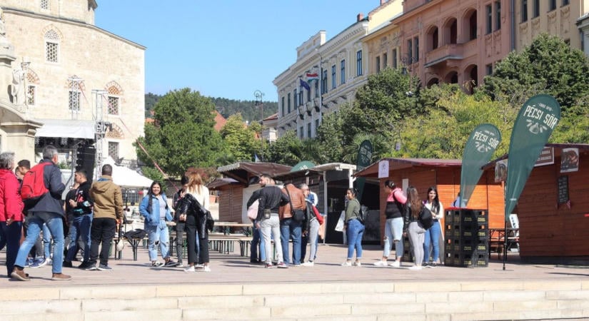 Koncertek, borok, tömeg: újra megtelik a Sétatér – de valami nagyon megváltozott a Pécsi Napokon