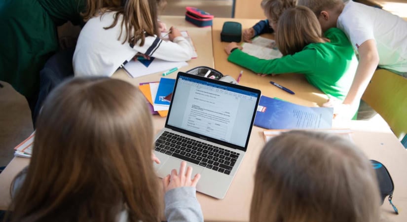 Nem selejtezik le a diákoknak újra kiosztott régi laptopokat addig, ameddig gazdaságosan javíthatóak