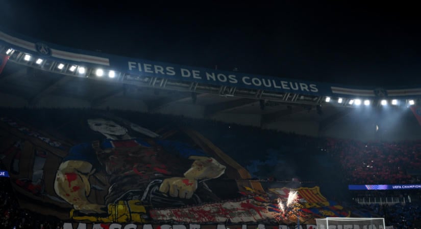 „Párizsi mészárlás” – A Barcelona az UEFA-hoz fordul a PSG ultráinak drapériája miatt