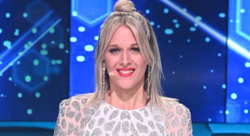 Wolf Kati édesapja 79 évesen: ősz hajjal is irtó sármos a Vuk zeneszerzője
