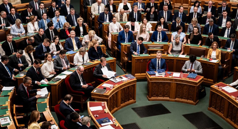 Minden szem a Tiszára szegeződik, szavaznak Unger Anna sorsáról - Az Országgyűlés ülése