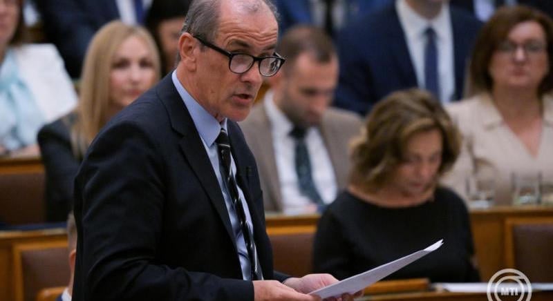 Kórházbezárásokról és a lélegeztetőgép-beszerzésekről az Országgyűlésben