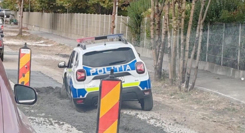 „Bárki hibázhat” – Frissen öntött betonba ragadt egy rendőrautó Brassóban