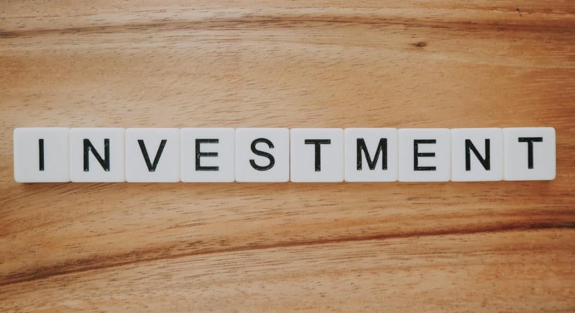 Három út a befektetésekhez: BlueSphere ETF, AI-támogatás vagy apránként félretett forintok