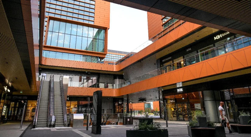 Jogi lépéseket tesz a Bosnyák téri irodakomplexum beruházója, ha az állam felmondja a szerződésüket