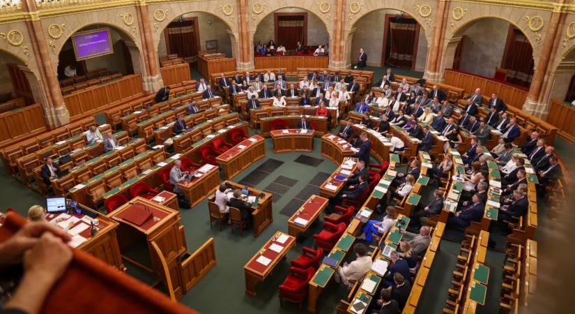Háromhetes munkarendre tér át a parlament