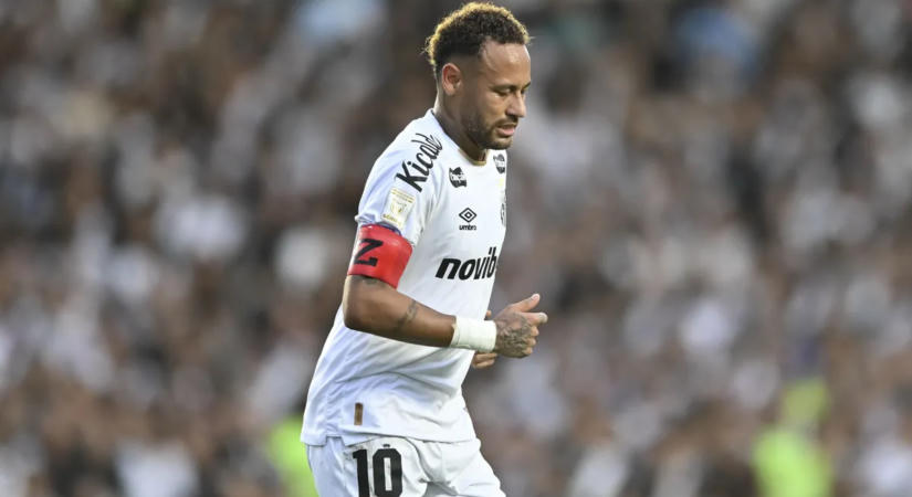 Neymarnak kellett először elhagynia a pályát a brazil bajnokságban a kapus ápolása miatt