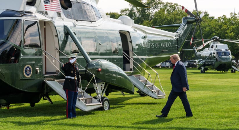 Autójával hajtott a Fehér Ház melletti járdára egy férfi, aki Trump elnökkel akart beszélni
