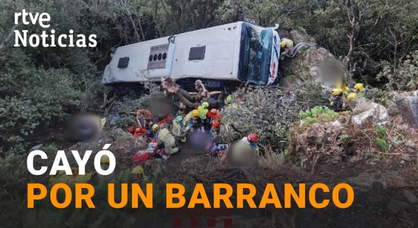 Húszméteres mélységbe zuhant egy busz Barcelona közelében, legalább 80-an megsérültek – videó