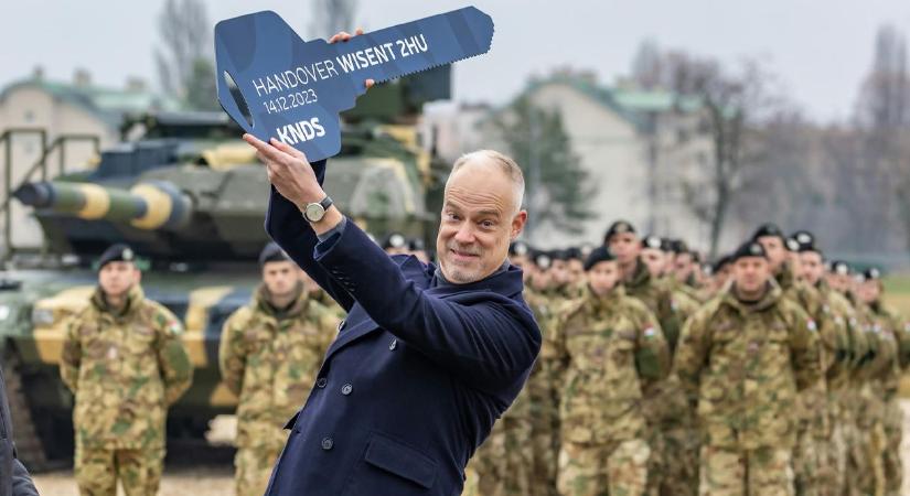 Szalay-Bobrovniczky milliós hotelszámláját mégis honvédelmi büdzséből állták