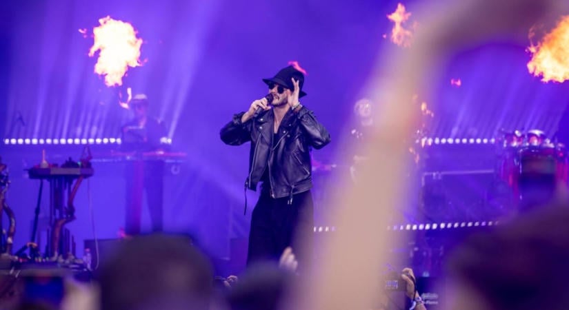 Megható: Azahriah az édesanyjával énekelt a Sziget Fesztiválon