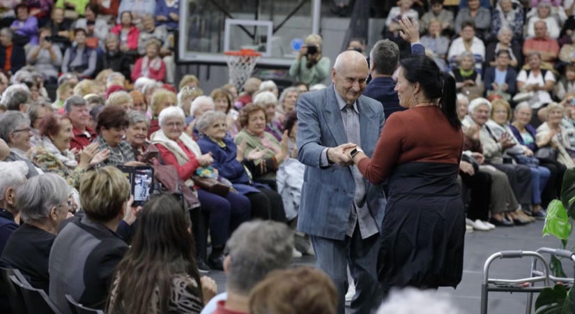Nem hiszi el, ki fog énekelni az idősek napján Székesfehérváron!