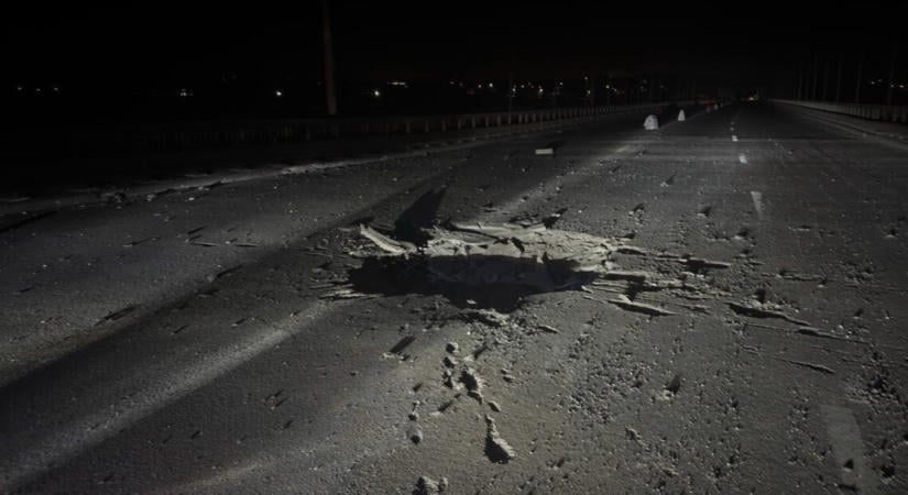 Többen megsebesültek egy zaporizzsjai hidat ért légicsapásban