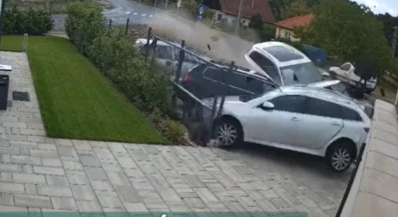 Az árokba kellett ugrania egy gyalogosnak, hogy ne üsse el a siófoki ámokfutó – videó