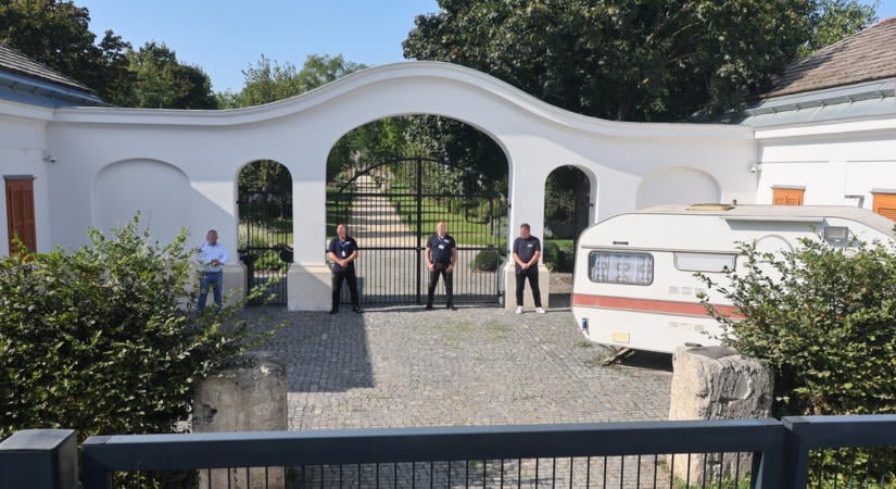 Megszólalt Hatvanpuszta építésze – Létezik a titkos bunker, ahol Orbán Viktor Putyinnal és Trumppal találkozik?