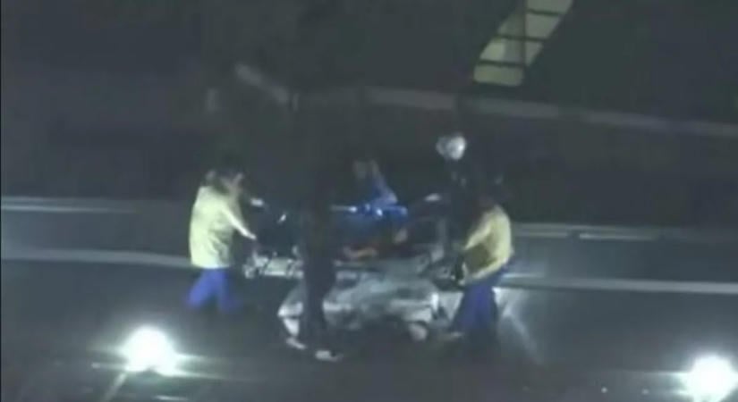 Öt emberrel a fedélzetén zuhant az óceánba egy mentőhelikopter – többen meghaltak