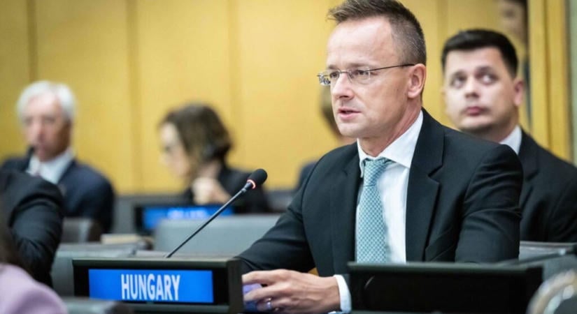 Három és fél órán át tartott Szijjártó Péter meghallgatása