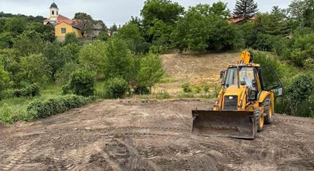 Földmunka, tükörkészítés és tuskókiszedés egy kézből Dorog és Esztergom környékén