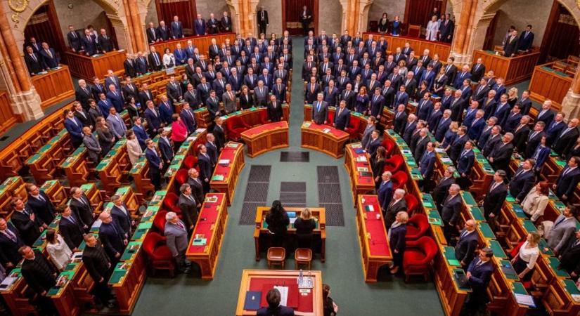Kedden tárgyalhatják Sulyok Tamás elmozdítását a parlamentben