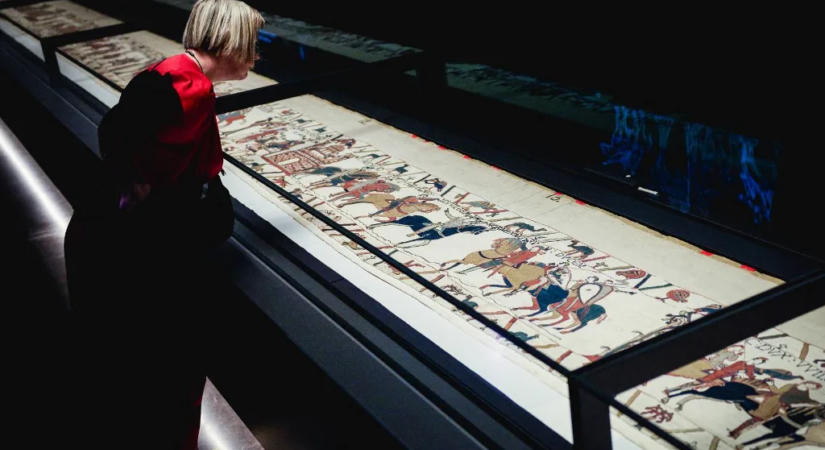 Ezer év után visszatért Angliába a bayeux-i kárpit